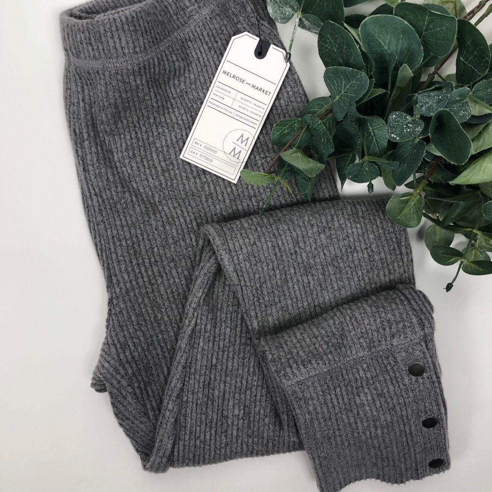 Melrose and Market Ribbed Gray Leggings Button